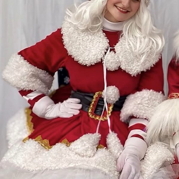 Mascote da Mãe Natal em sessão de fotografias